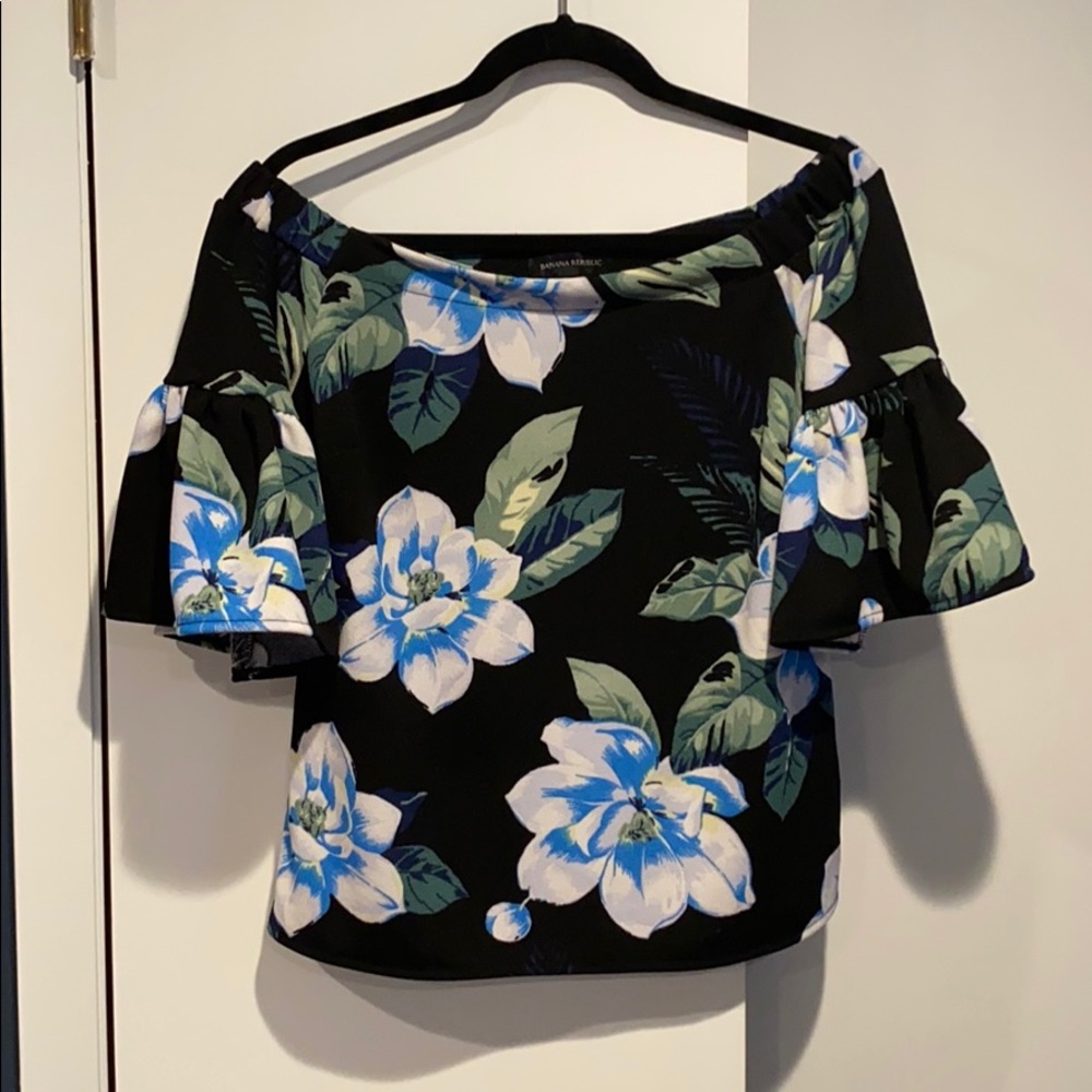 Banana republic Off shoulder bell sleeves top